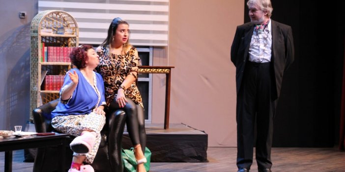 Aydın Büyükşehir Belediyesi Şehir Tiyatroları Perdelerini Açtı