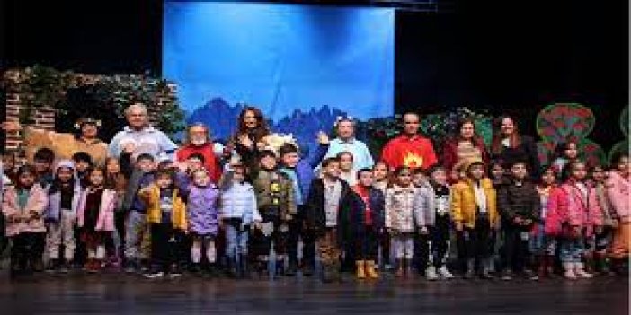 AYDIN BÜYÜKŞEHİR BELEDİYESİ ŞEHİR TİYATROSU ÇOCUKLAR İÇİN DE PERDELERİNİ AÇTI