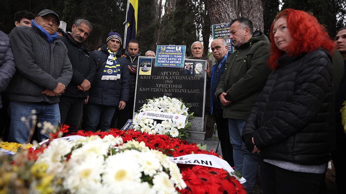 Fenerbahçe'nin Efsane Oyuncusu Lefter Küçükandonyadis Kabri Başında Anıldı