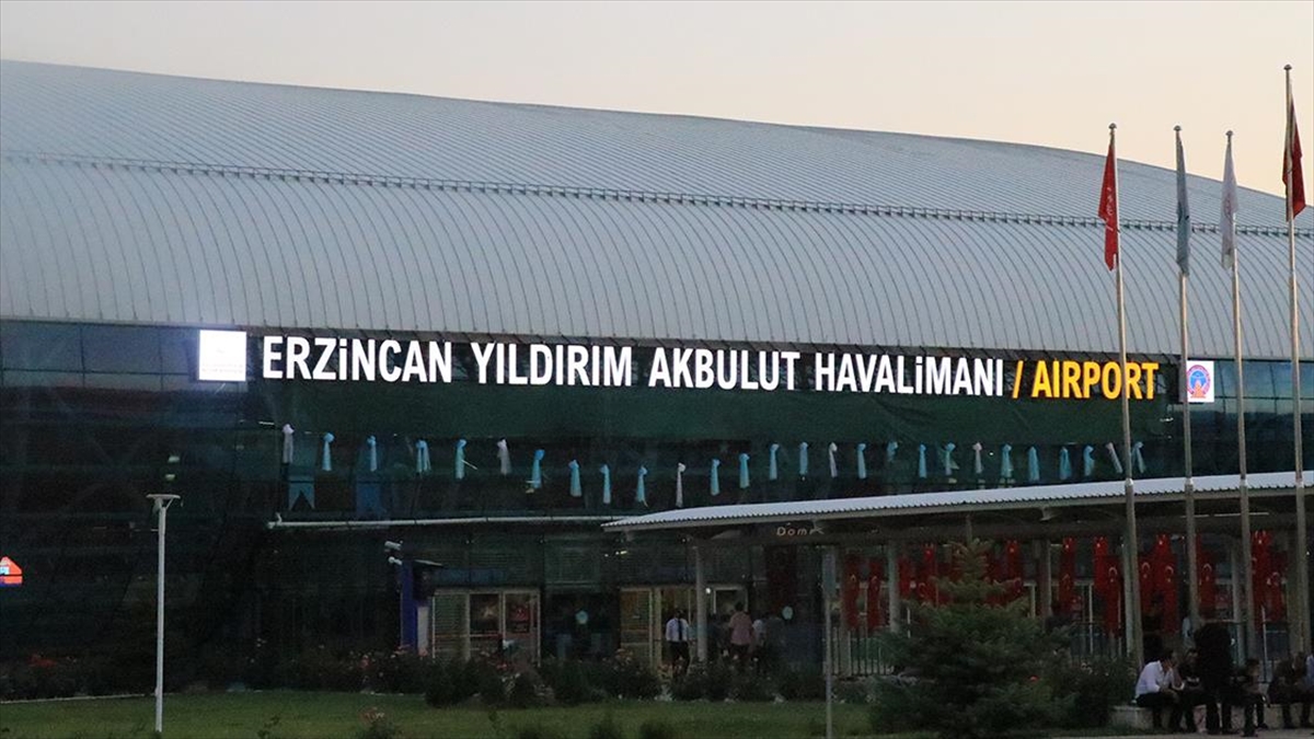 Erzincan Yıldırım Akbulut Havalimanı 2022'de 297 Bin 515 Yolcuya Hizmet Verdi