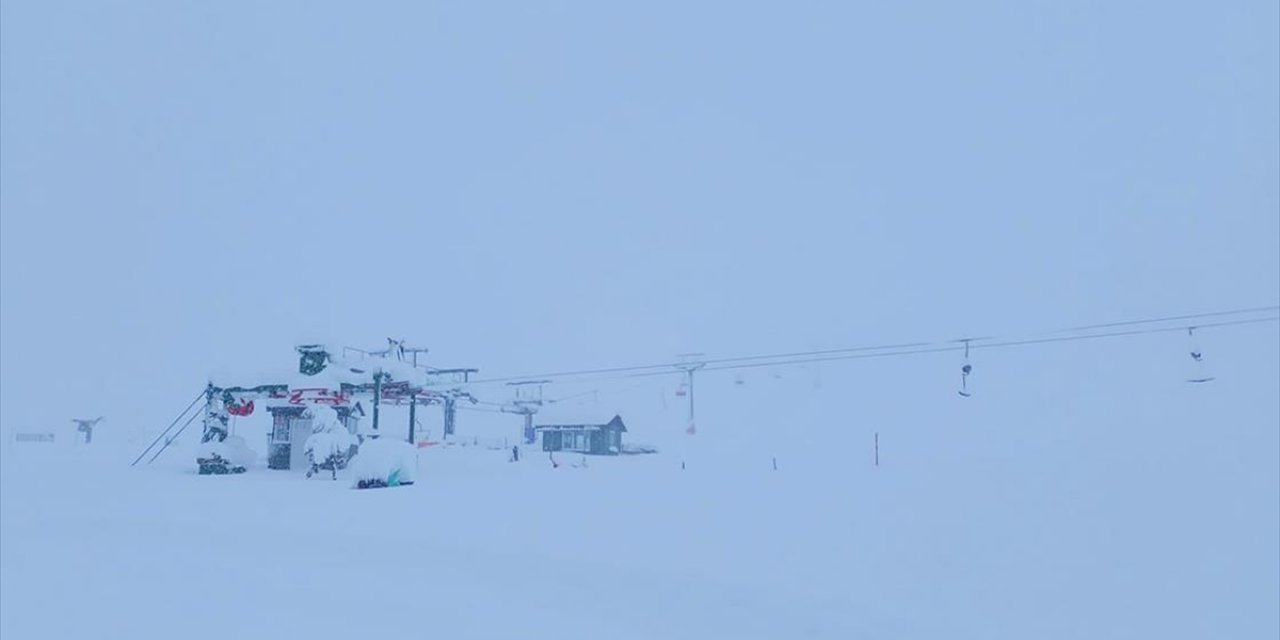Saklıkent Kayak Merkezi'nde Kar Kalınlığı Bir Metreyi Geçti