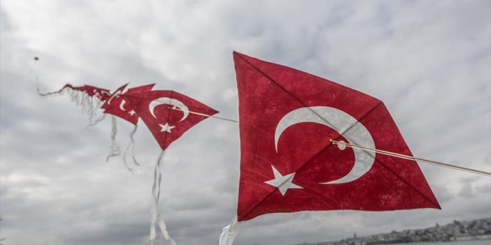 İstanbul'da dev uçurtma