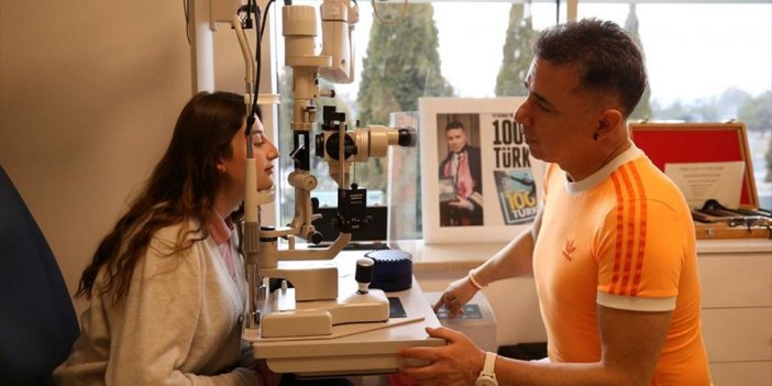 Gözünü Kapatamayan Hastalar Göz Kapaklarına Takılan Altınla Tedavi Ediliyor