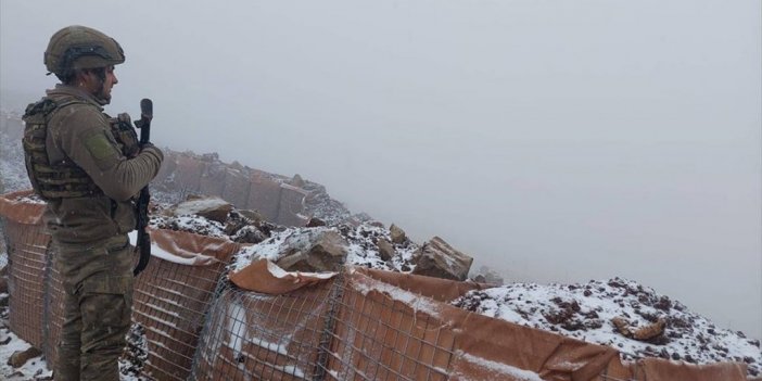 Mehmetçik'ten Sıfırın Altında 20 Derece Ve 4,5 Metre Kar Altında Vatan Nöbeti