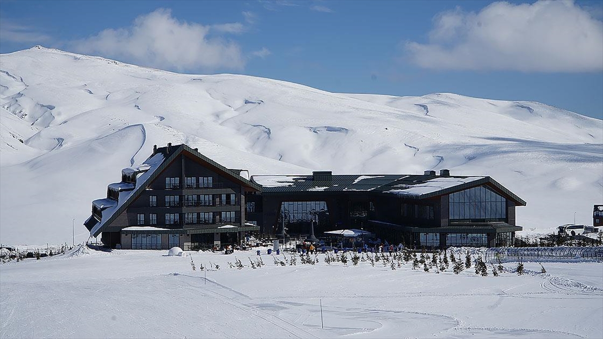 İç Anadolu'nun Zirvesi Erciyes, Yarıyıl Tatilini Dolu Geçirecek
