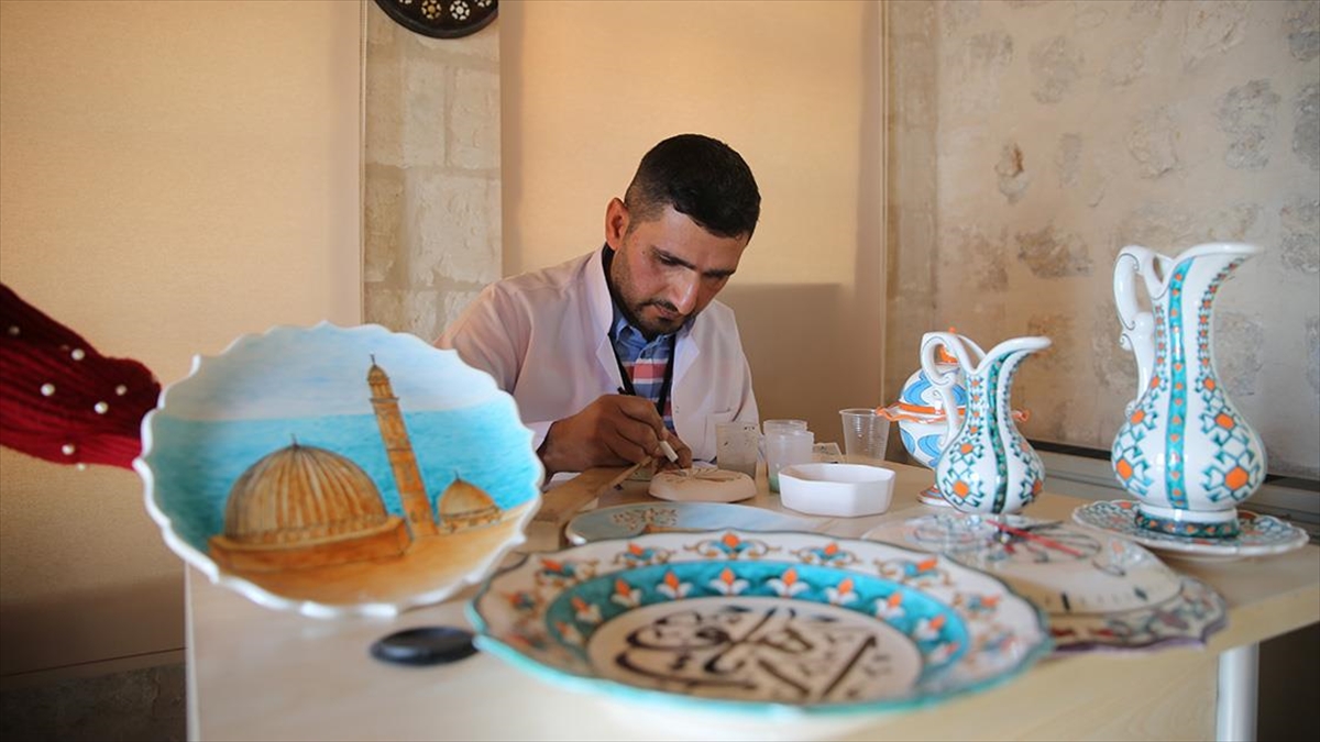 Mardin Ve Şırnak'a Özgü Geleneksel Motifler Çini Sanatıyla Buluştu