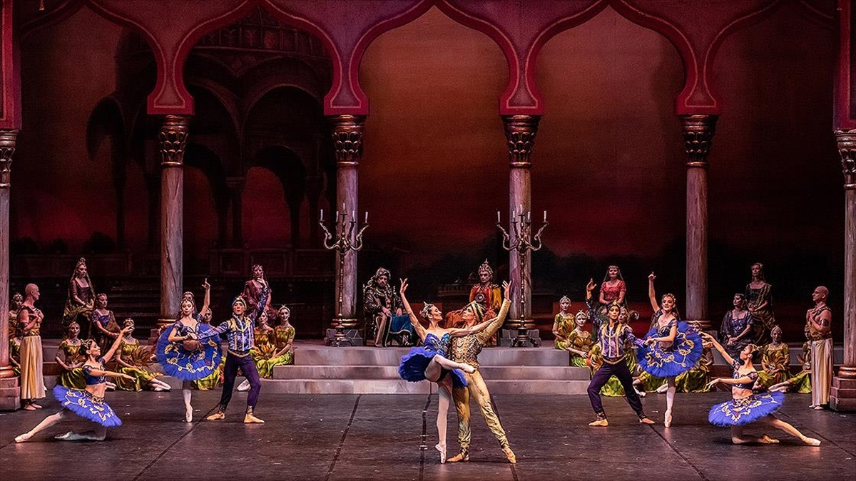 "La Bayadere" Balesinin Prömiyeri AKM'de Yapıldı
