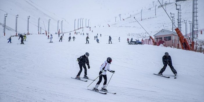 Kayak Merkezleri Kuraklığa Karşı Suni Karlamayla Ayakta Duruyor