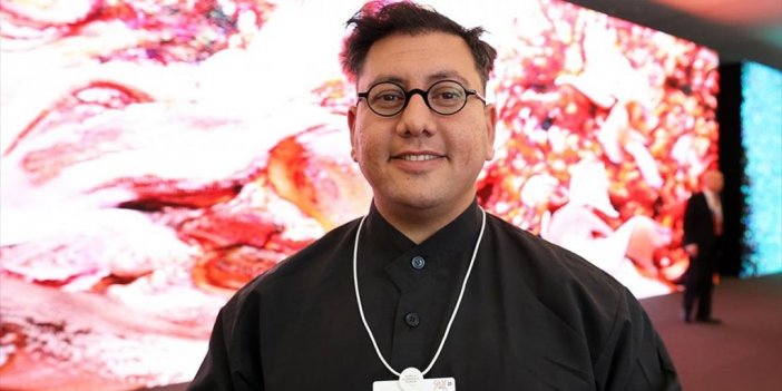 Dünya Ekonomik Forumu'nda Türk Sanatçı Anadol'un Yapay Zeka Destekli İllüstrasyonu Sergileniyor