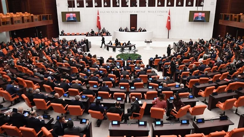 Muhalefetin memurlarla ilgili önergesi AKP ve MHP tarafından reddedildi