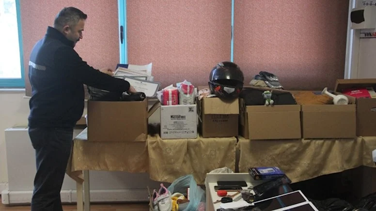 Tramvaylarda unutulanlar görenleri şaşkına çevirdi