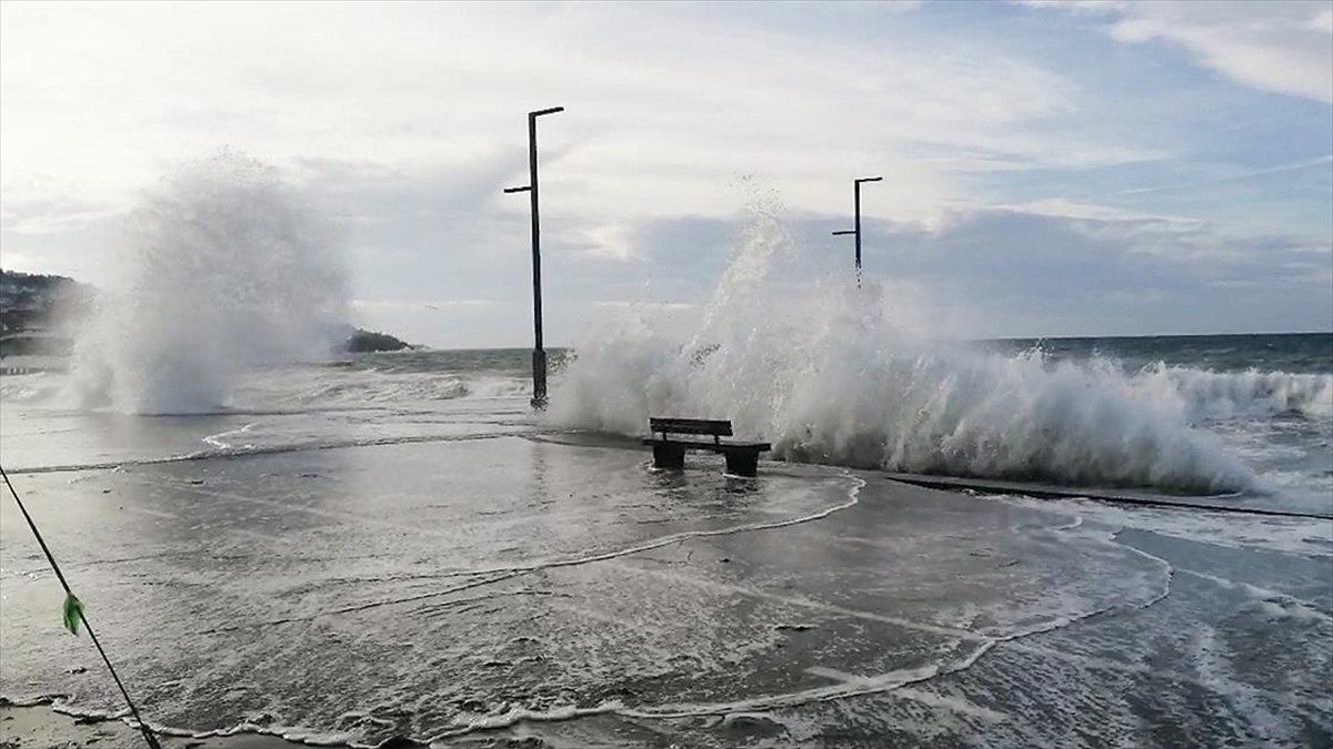 İstanbul'da Lodos Etkisini Sürdürüyor