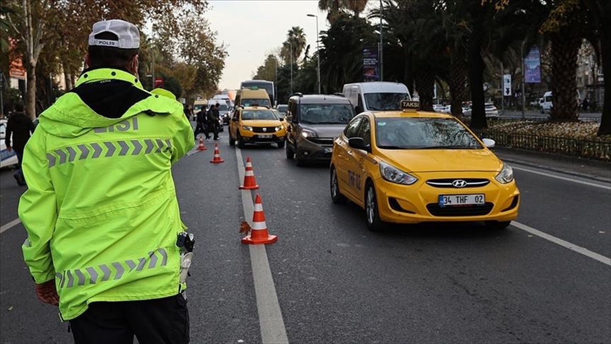 İstanbul'da Yarın Bazı Yollar Trafiğe Kapatılacak