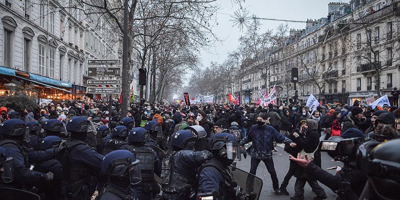 Fransa'da Emeklilik Reformuna Karşı Protestolara 1 Milyondan Fazla Kişi Katıldı