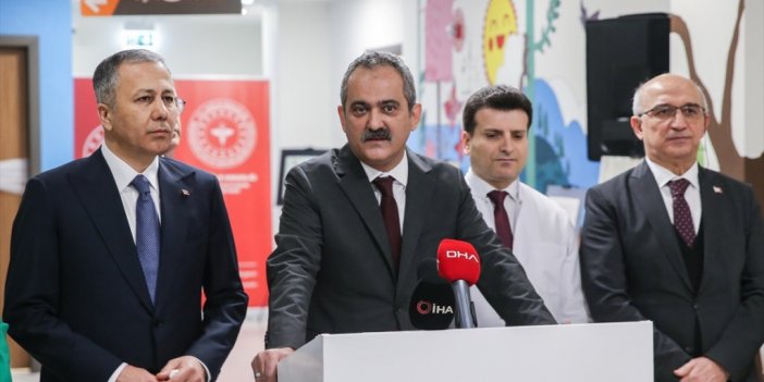 Milli Eğitim Bakanı Özer: 81 İlde Tüm Öğrencilerimize Karneyle Birlikte Kitap Verildi