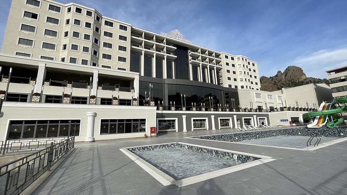 Atatürk'ün Talimatıyla İlk Kazmanın Vurulduğu Çiftehan'daki Kaplıcalar Yılda 100 Bin Kişi Ağırlıyor