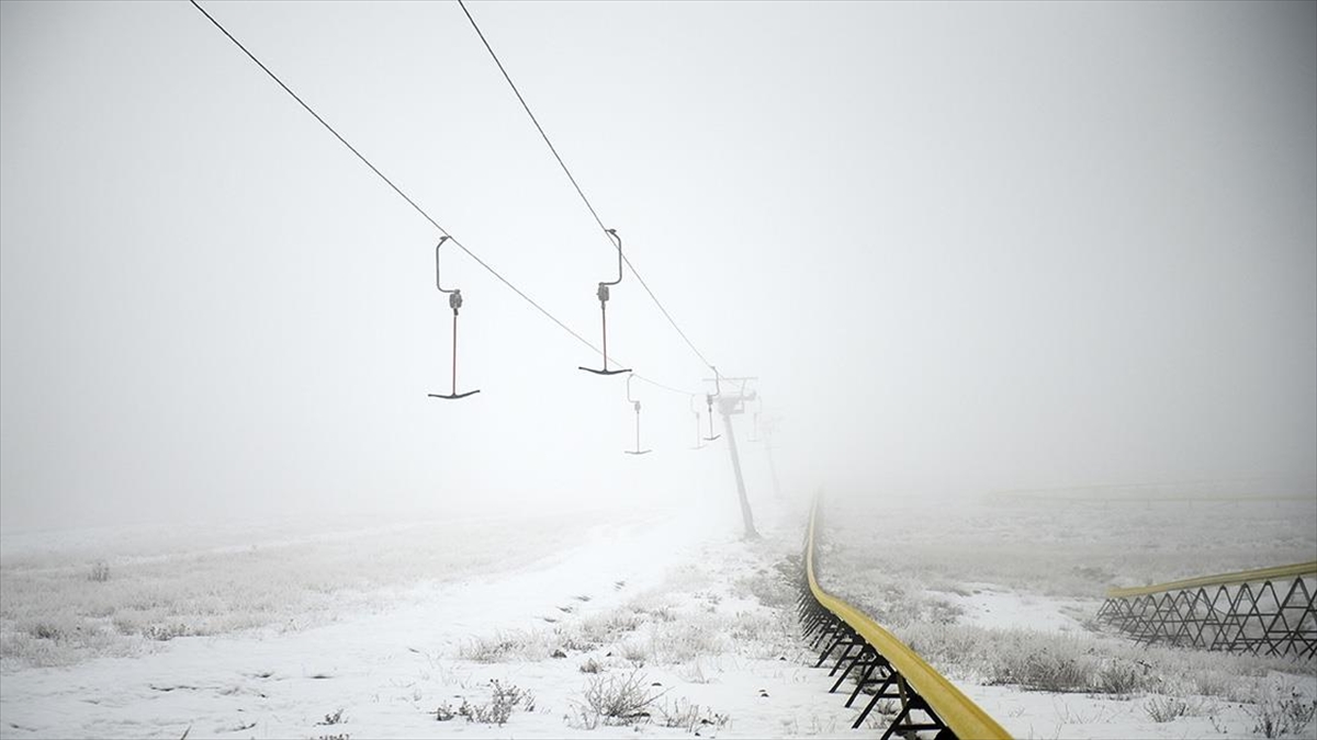 Metrelerce Karla Özdeşleşen Ovacık Ve Ağrı'daki Kayak Merkezleri Sezonu Açamadı