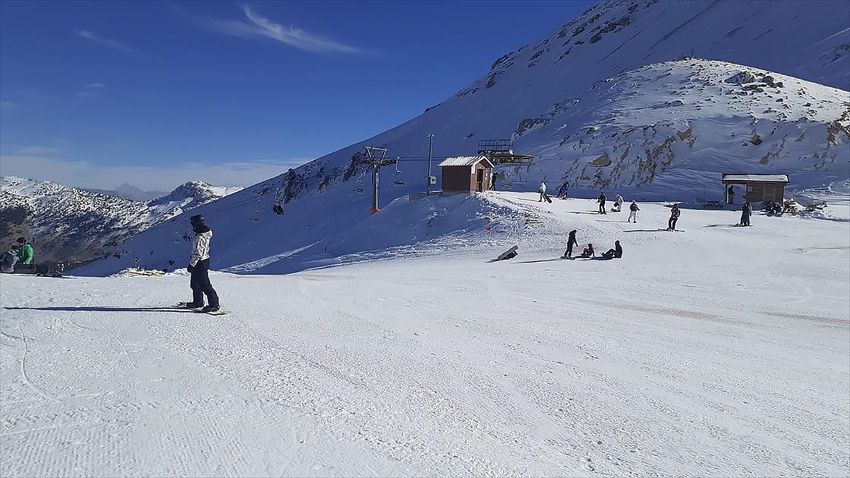 Kayak Merkezlerinde Kar Kalınlığı En Fazla 62 Santimetreyle Davraz'da Ölçüldü