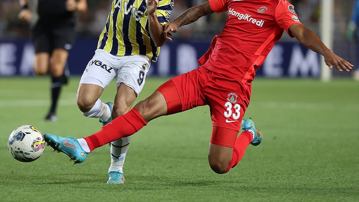 Fenerbahçe, Süper Lig'de Yarın Ümraniyespor Deplasmanında