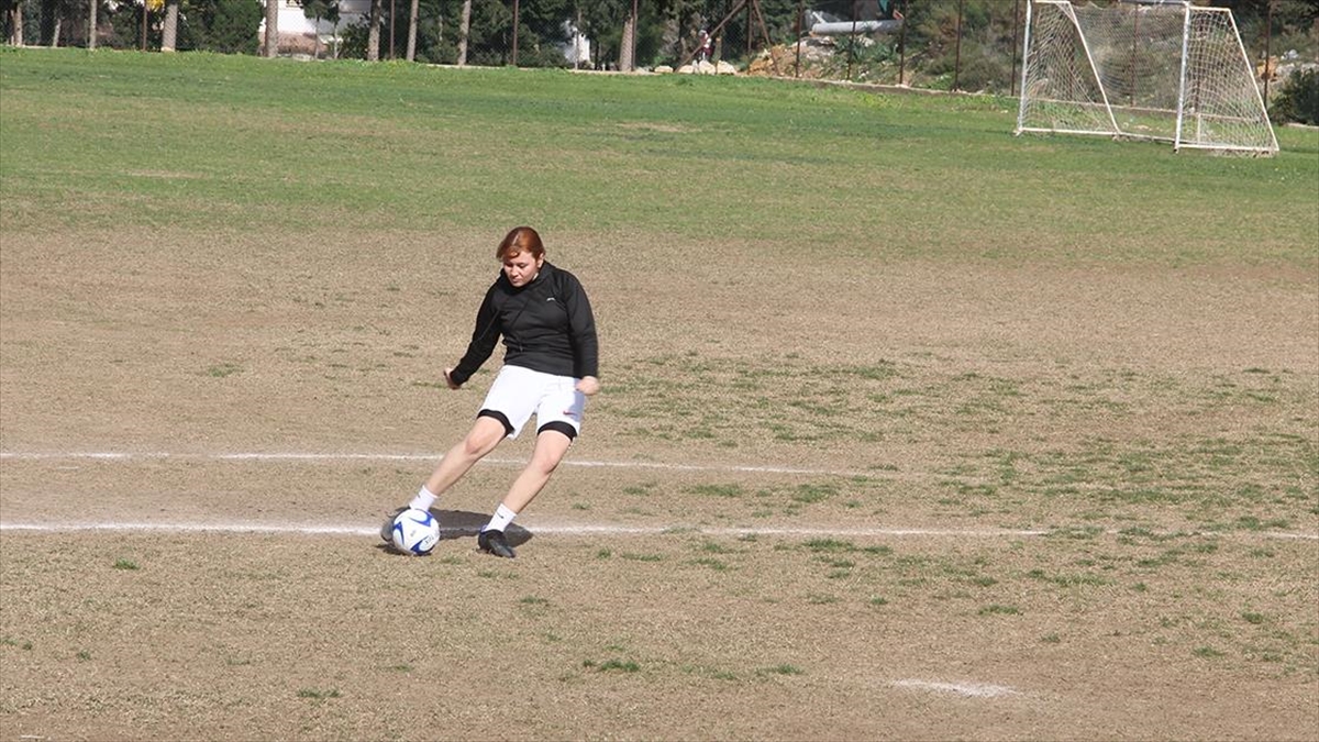 1207 Antalyaspor Kadın Fk'nin Kampına Çağrılan Eylül'ün Hedefi Milli Forma