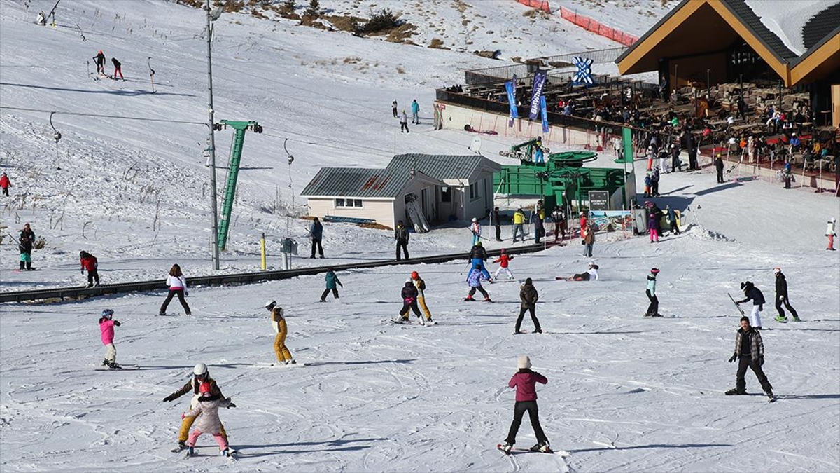 Kartalkaya Kayak Merkezi'nde Yarıyıl Tatili Yoğunluğu