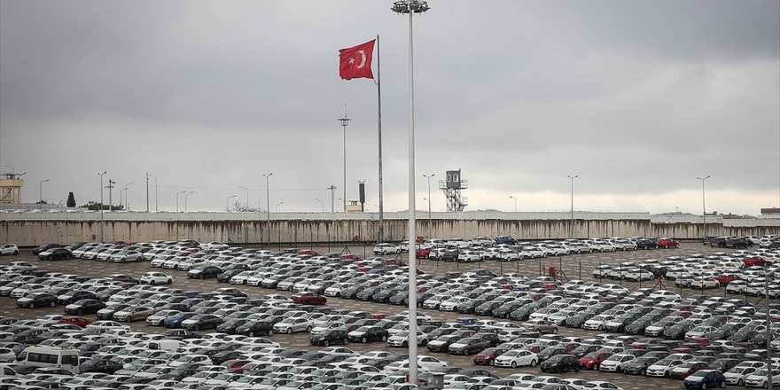 'Otomotiv Düşüşe Rağmen İhracatta Lider'