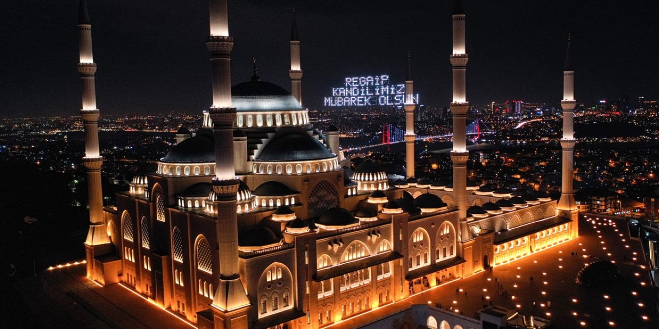 Regaip Kandili Dualarla İdrak Edildi