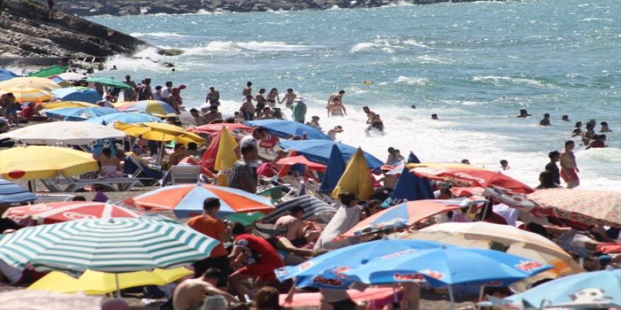 Akçakoca'ya Turist Akını! Adım Atacak Yer Kalmadı