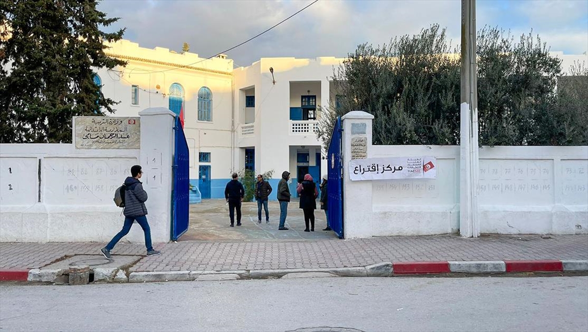 Tunus’ta Erken Genel Seçimlerin İkinci Turunda Oy Verme İşlemi Başladı