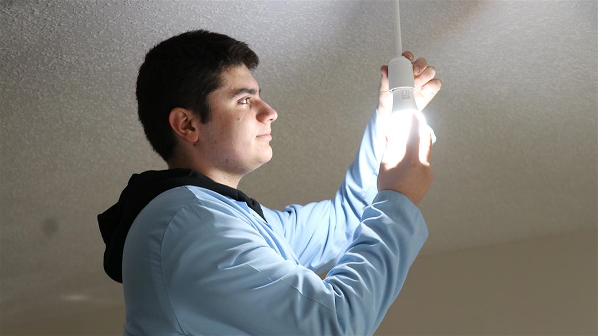 Meslek Liseliler Okulda Öğrendiklerini Vatandaşların Evinde Pratiğe Dönüştürüyor