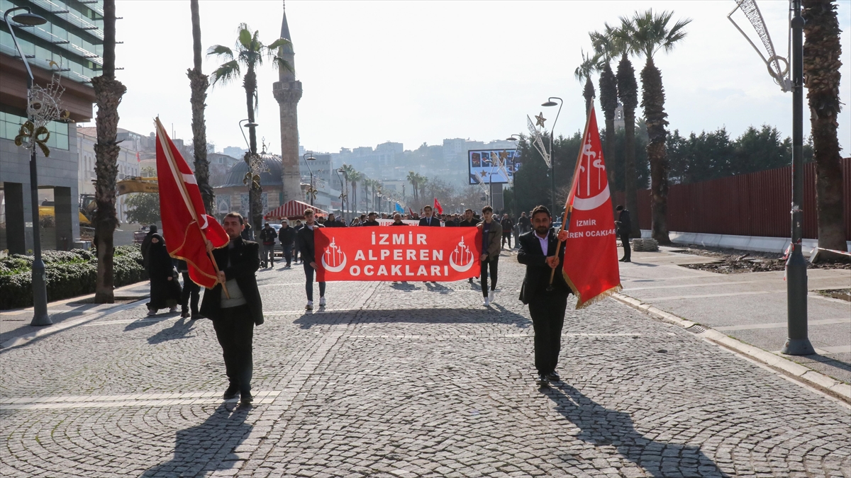 Alperen Ocakları, Kur'an-ı Kerim'e Yönelik Saldırıları İzmir'de Protesto Etti