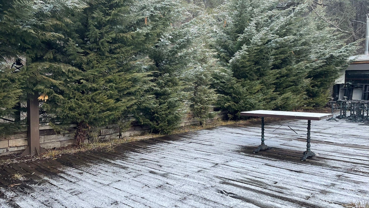 Kızılcahamam'ın Hafta Sonu Ziyaretçilerine Kar Sürprizi