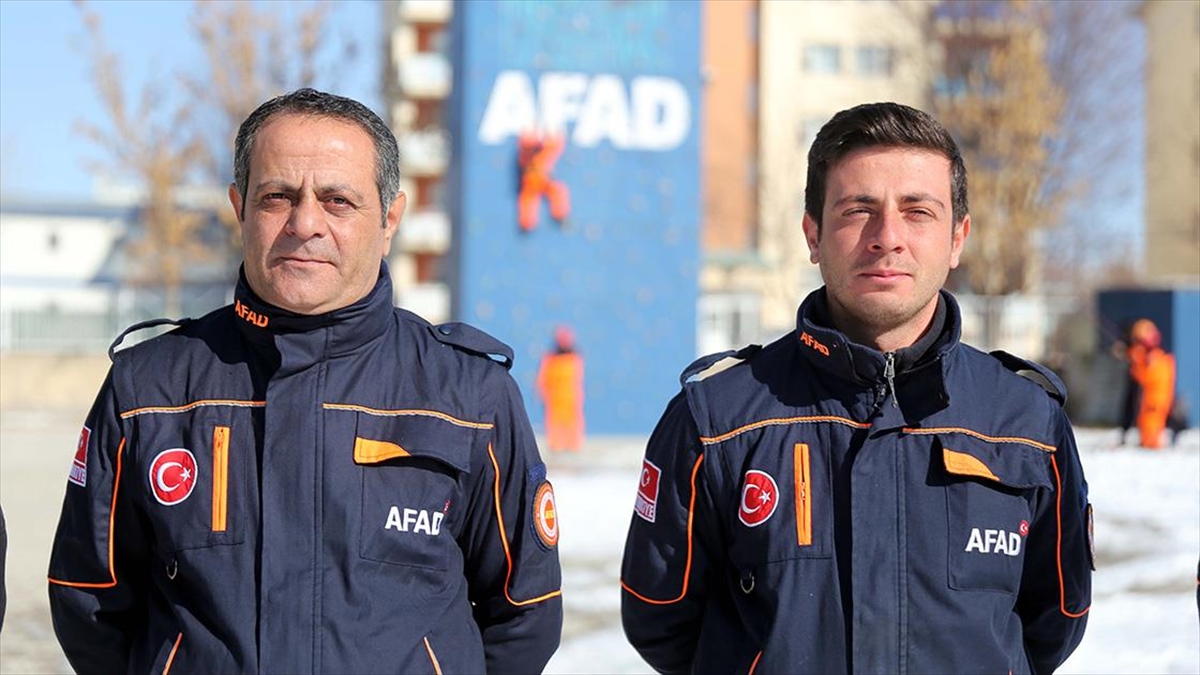 Baba Oğul Aynı Ekipte Hayat Kurtarmak İçin Çalışıyor