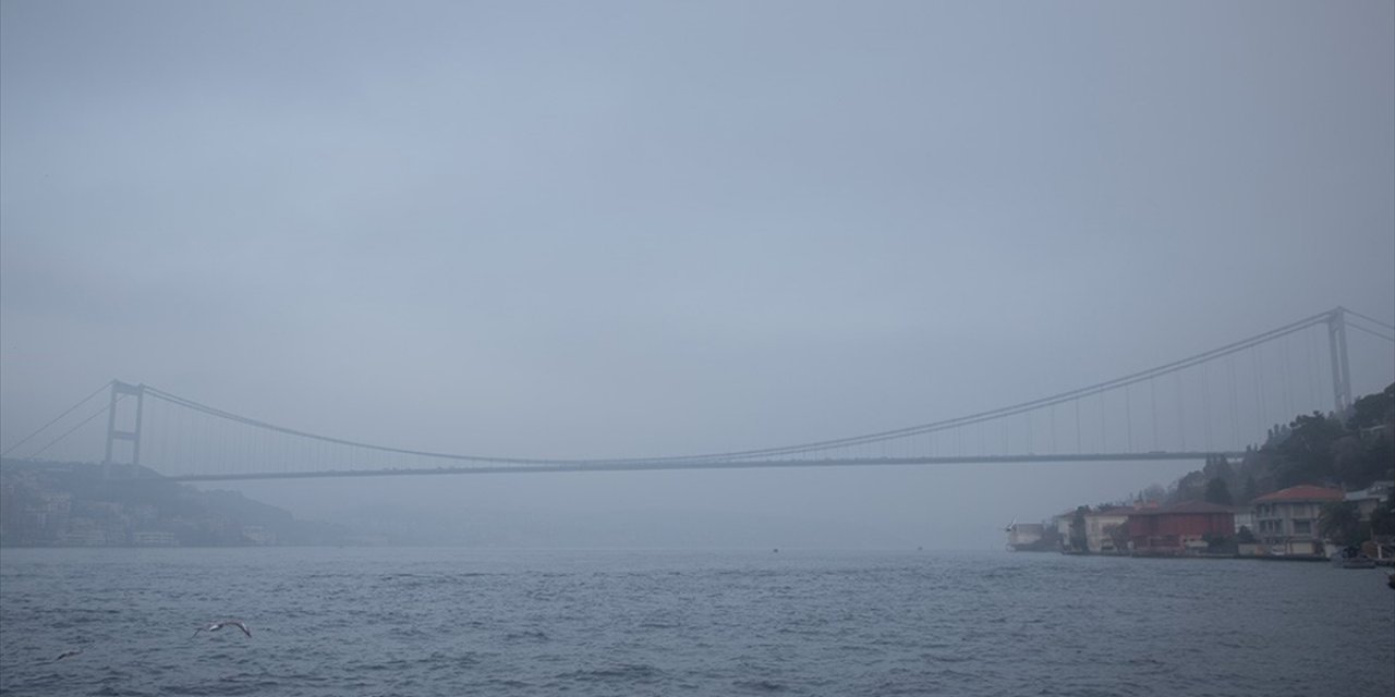 İstanbul Boğazı'nda Gemi Trafiği Çift Yönlü Durduruldu
