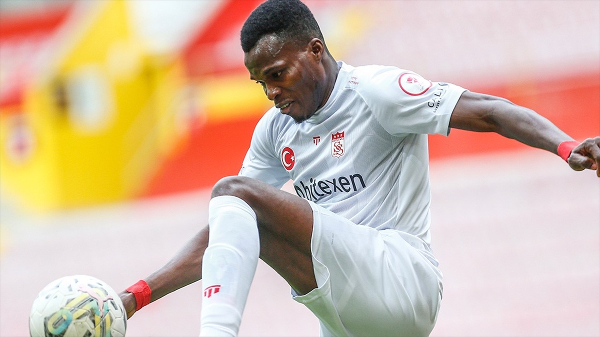 Sivassporlu Isaac Cofie "dalya" Dedi