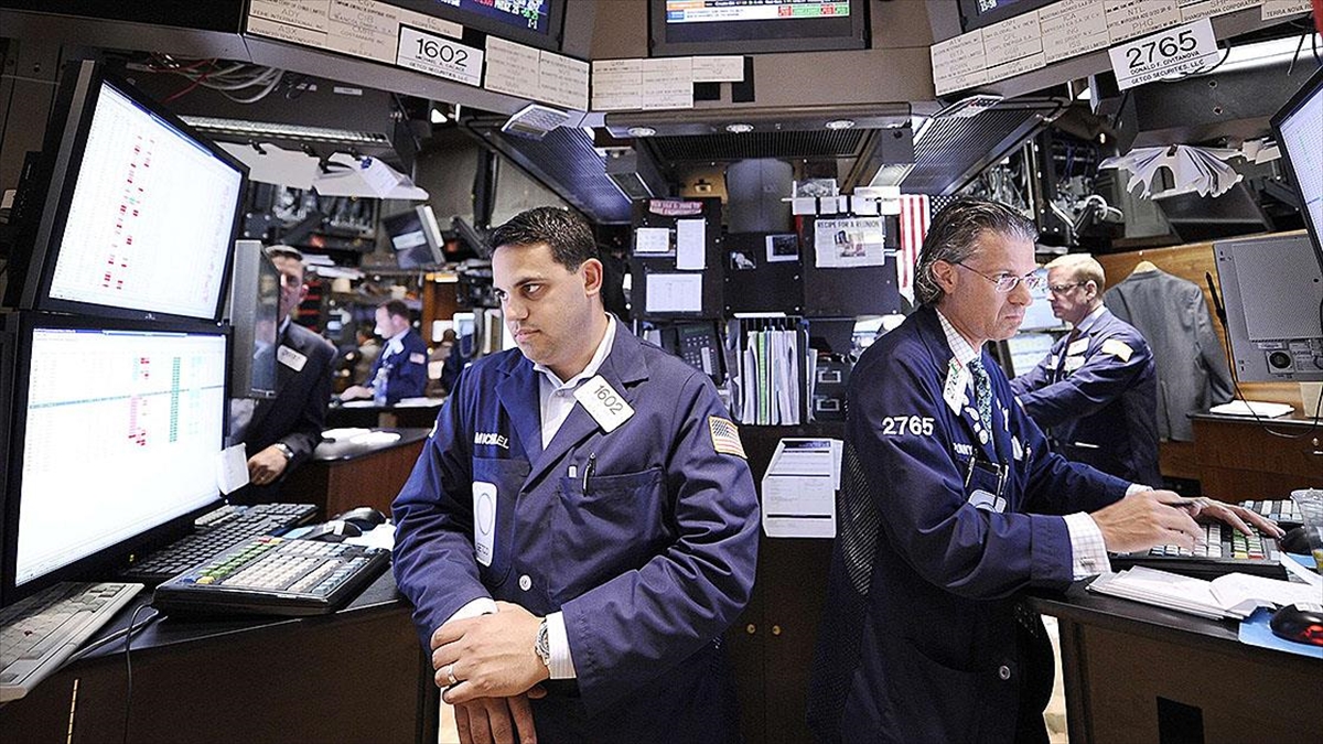 New York Borsası Fed'in Faiz Kararı Öncesi Düşüşle Açıldı