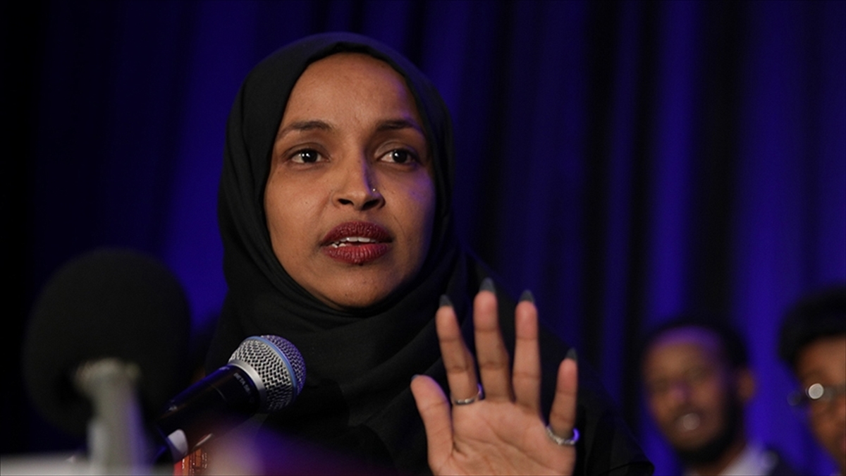 ABD'de Ilhan Omar'ın Meclis Komitesinden İhracına Karar Verildi