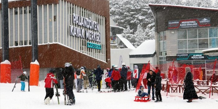 Palandöken'de Yoğun Kar Turizmcilerin Yüzünü Güldürdü