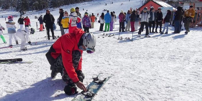 Kar Kalınlığı 48 Santimetreye Ulaşan Cıbıltepe Kayakseverlerin Akınına Uğradı