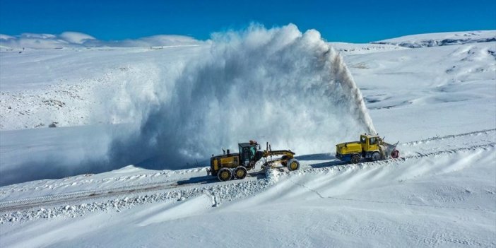 Van'da 2 Bin Rakamlı Mahalle Yollarında Karla Mücadele Çalışması Yürütülüyor