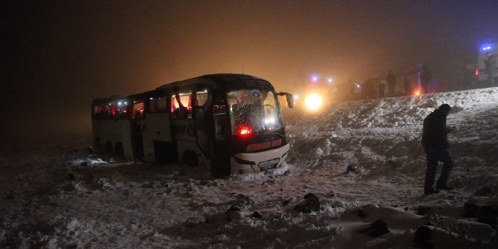 Yolcu otobüsü devrildi! Çok sayıda yaralı var