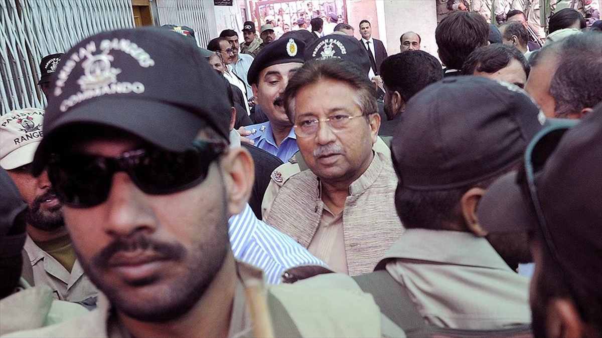 Pakistan'ın Eski Darbeci Lideri Müşerref Öldü