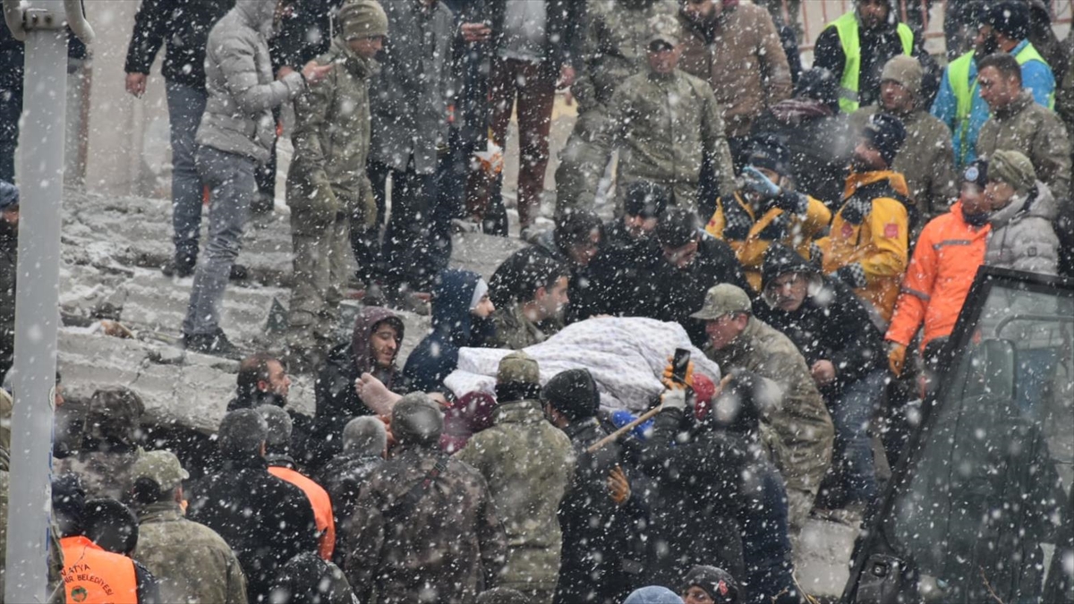 3 Binin Üzerinde Mehmetçik, Deprem Bölgesinde Arama Kurtarma Çalışmalarına Katılıyor