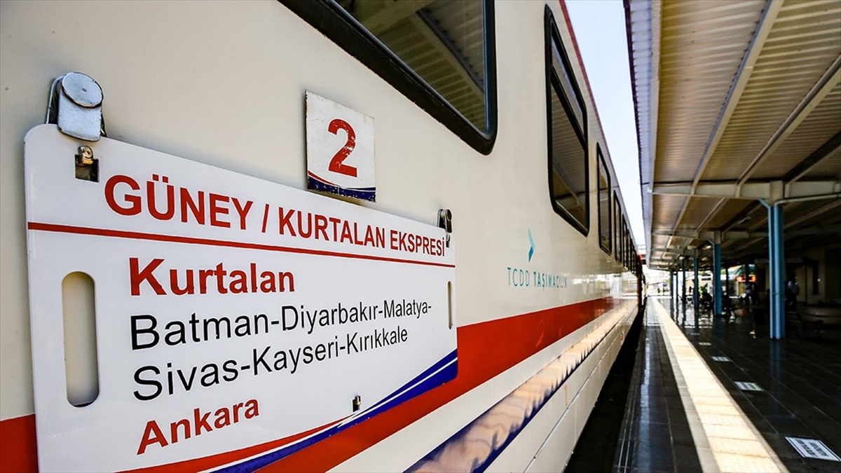 Ulaştırma Ve Altyapı Bakanlığı, Depremler Nedeniyle Bazı Tren Seferlerine Ara Verildiğini Duyurdu