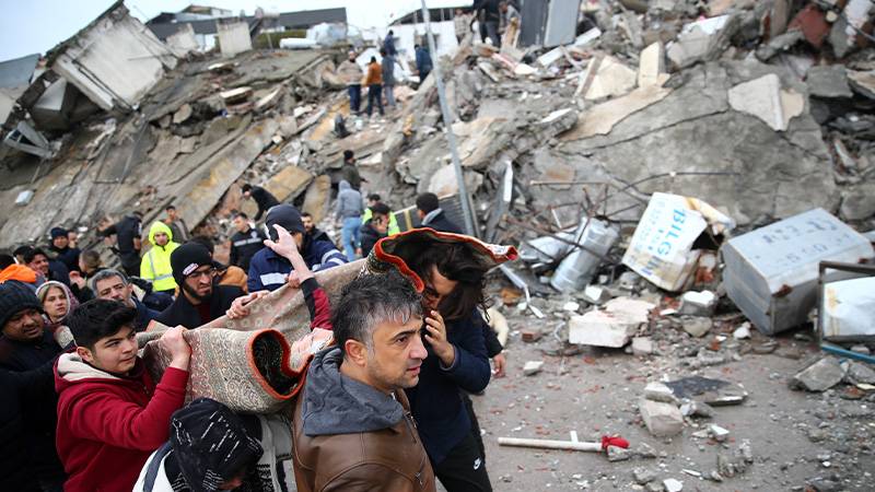 Hatayspor Başkan Vekili Özat: Hatay'da herkes sokakta, yardım yok