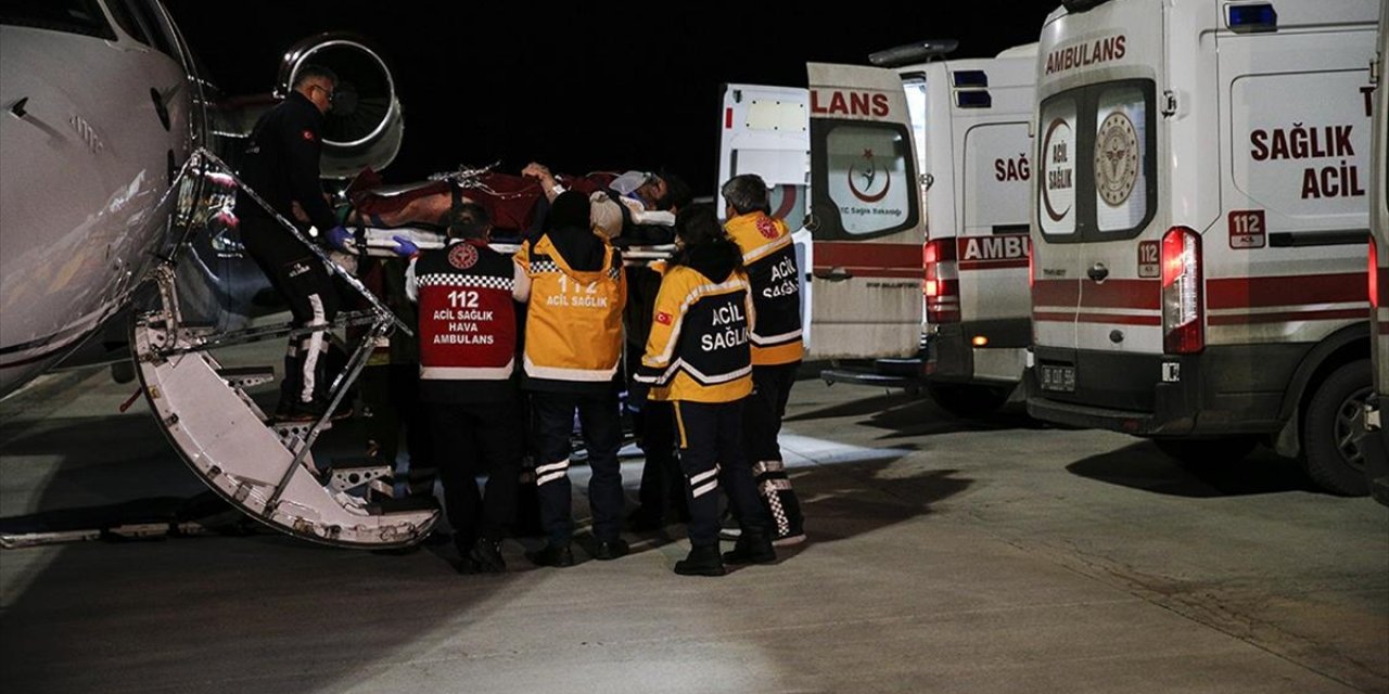 Deprem Bölgesinde Yaralanan 4 Kişi Daha Ambulans Uçakla Ankara'ya Getirildi
