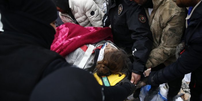 Malatya'da Bir Kadın Enkaz Altından 55 Saat Sonra Çıkarıldı