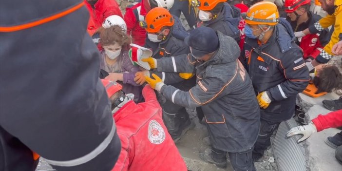 Adıyaman'da Anne İle İki Kızı Enkazdan 54 Saat Sonra Kurtarıldı
