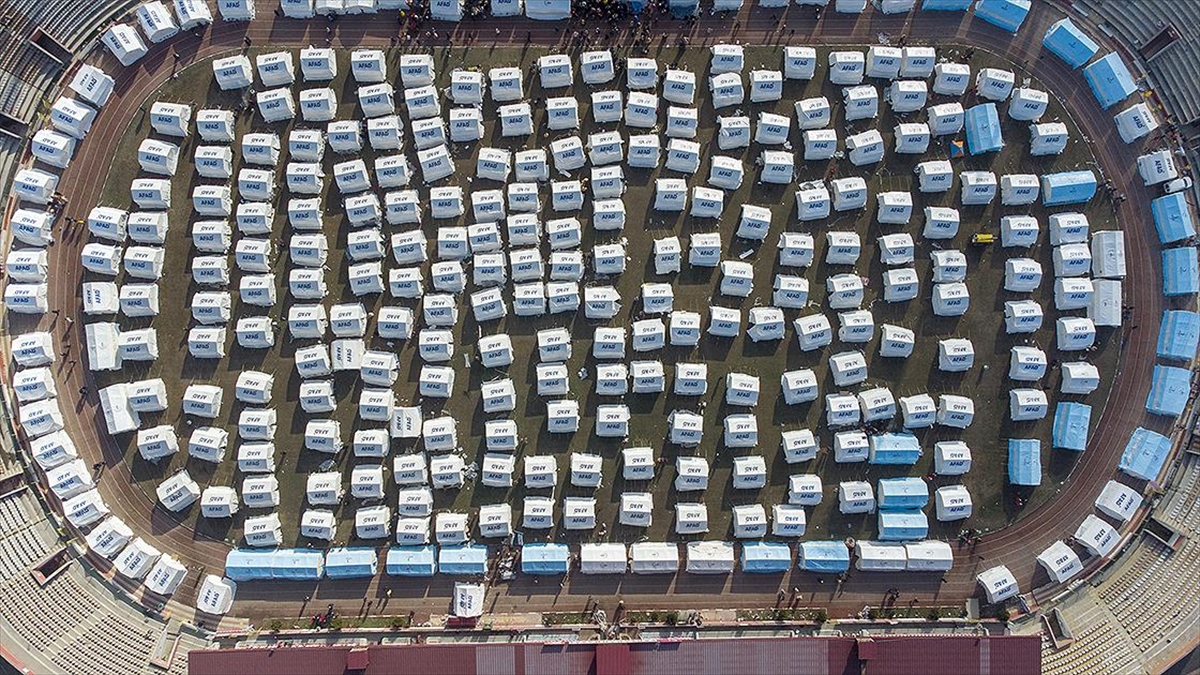 Afad Tarafından 12 Şubat Stadyumu'nda Çadırkent Kuruldu