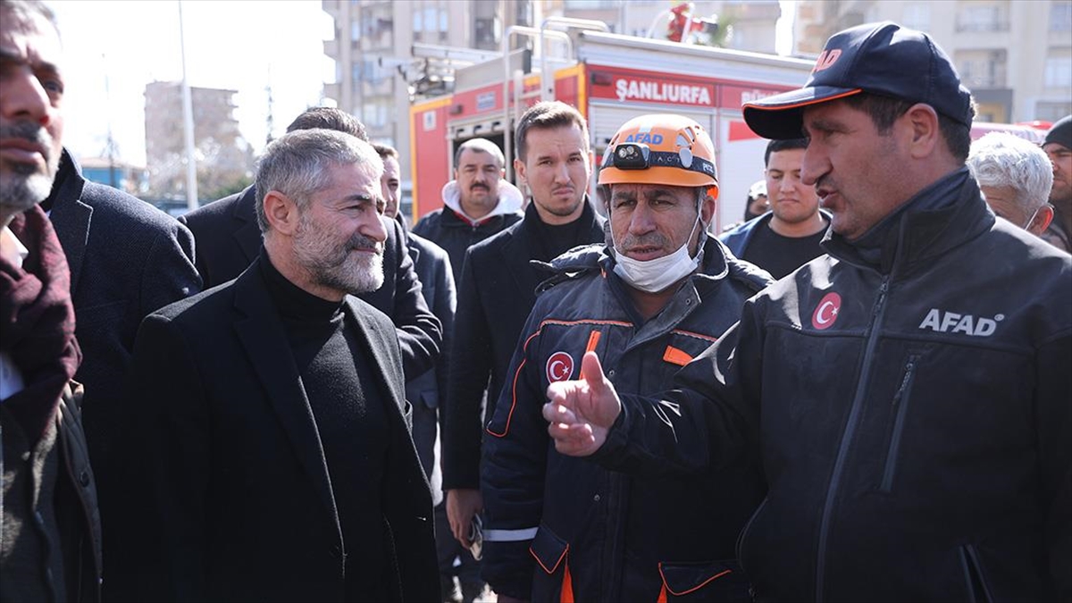 Bakan Nureddin Nebati, Şanlıurfa'daki Enkaz Alanlarını İnceledi